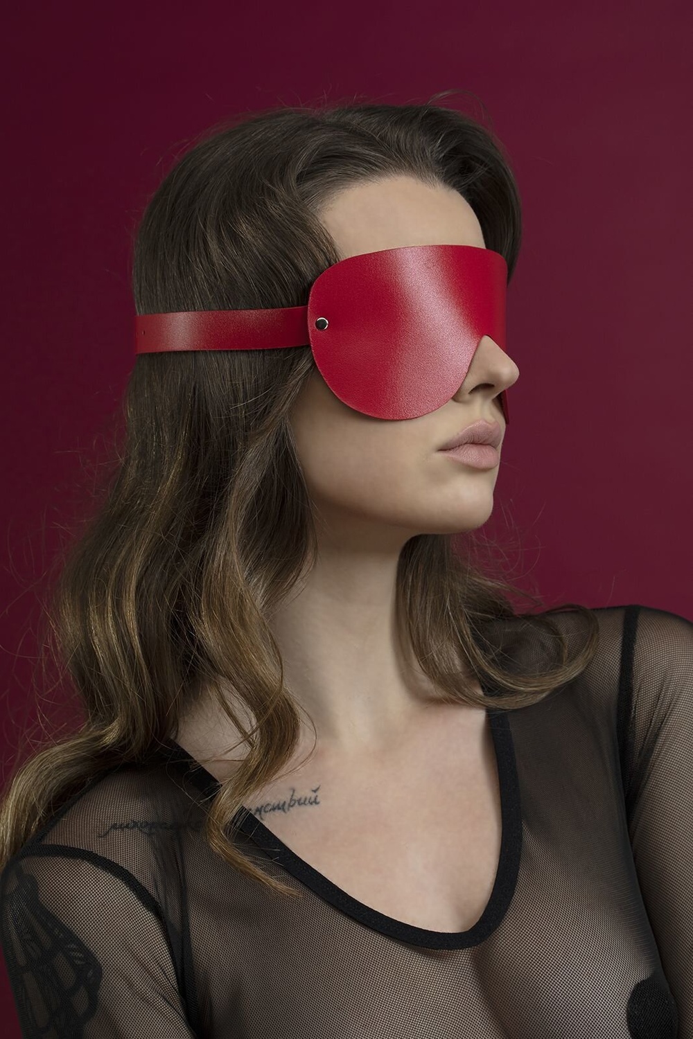 Маска на глаза Feral Feelings - Blindfold Mask, натуральная кожа, красная фото
