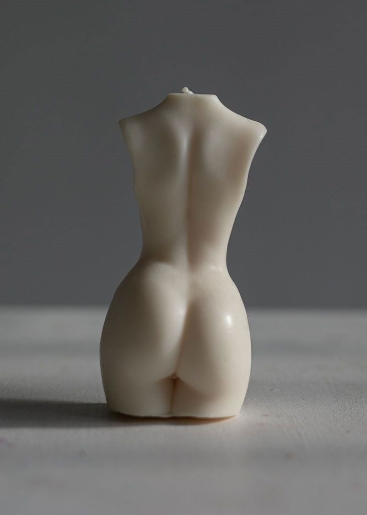 Свічка "Венера" ​​у вигляді жіночого торсу фото