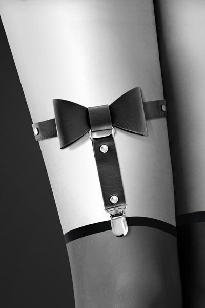 Гартер на ногу Bijoux Pour Toi - WITH BOW Black, сексуальная подвязка с бантиком, экокожа фото